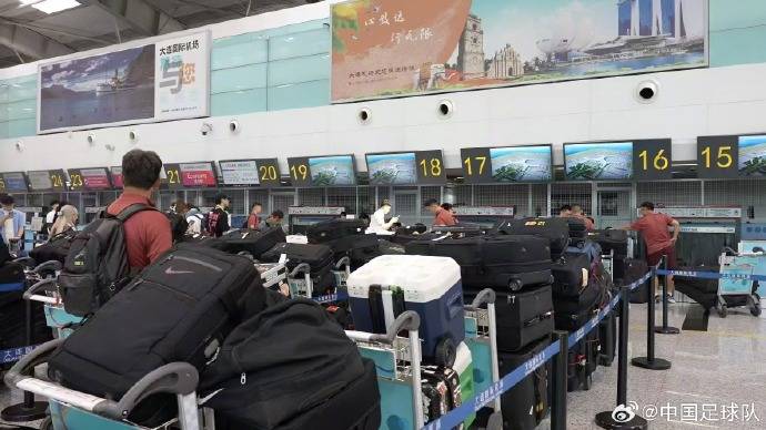 行李太多?中国国家橄榄球队的官方回应:56件设备的具体情况如下
